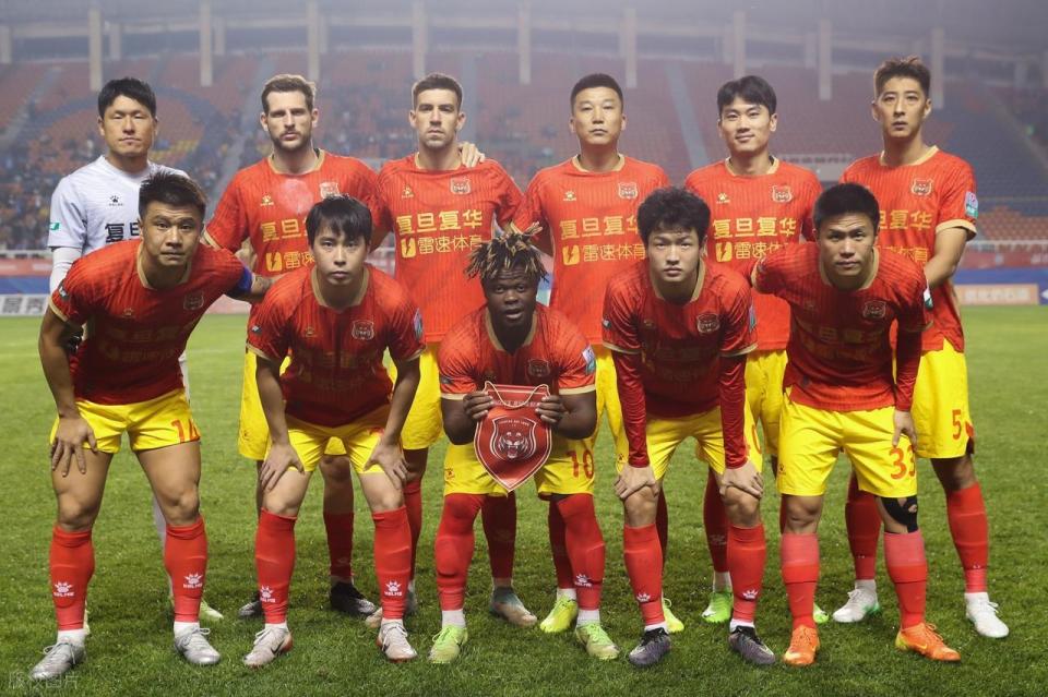 门前一跃而, sDy