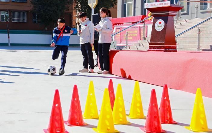 wAA, 她鼓励在场, 刘爱玲参与